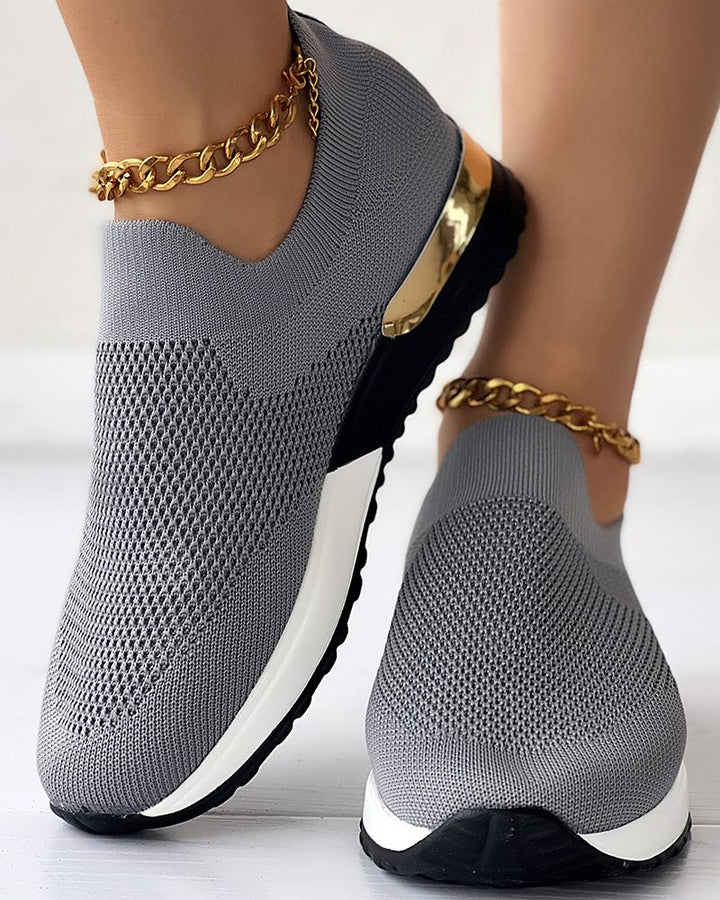 Damen Stricksneaker mit goldfarbenem Akzent