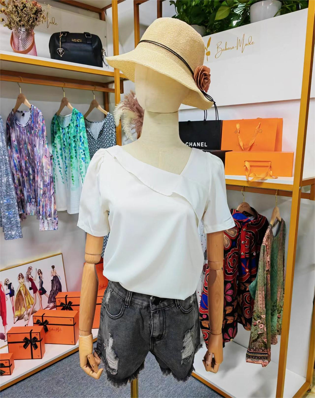 Damen Bluse mit kurzen Puffärmeln und asymmetrischem V-Ausschnitt