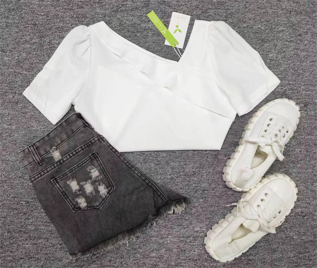 Damen Bluse mit kurzen Puffärmeln und asymmetrischem V-Ausschnitt
