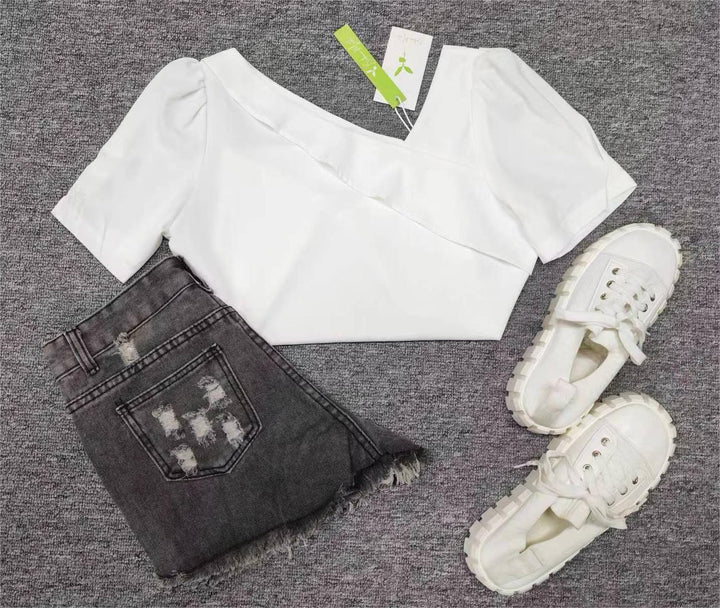 Damen Bluse mit kurzen Puffärmeln und asymmetrischem V-Ausschnitt