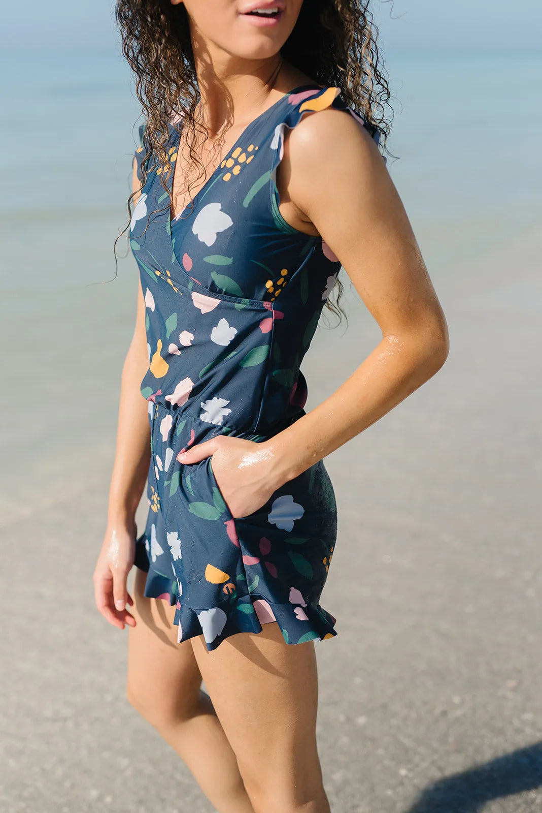 Damen Sommer Ärmelloser Badeanzug-Strampler mit V-Ausschnitt and Rüschendetail