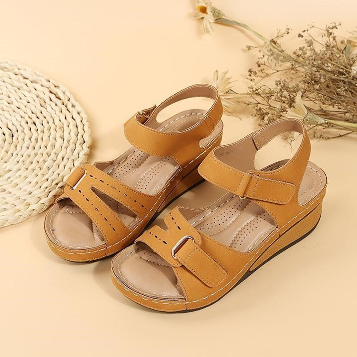 Damen Sommer-Sandalen mit Keilsohle und verstellbaren Riemen