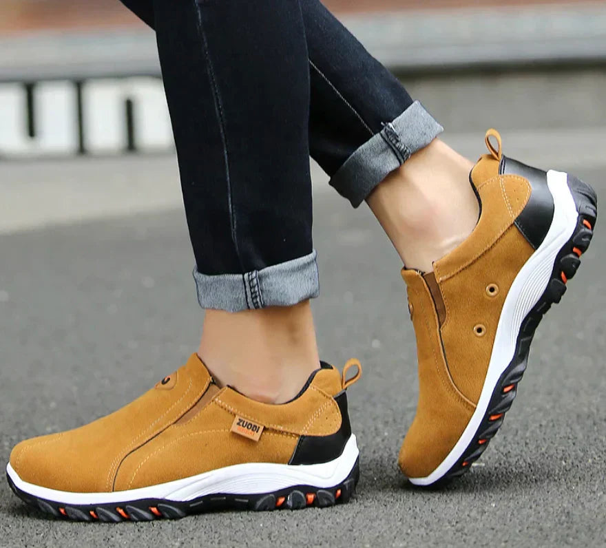 Herren Slip-On Schuhe mit Wildleder-Obermaterial und Gummisohle