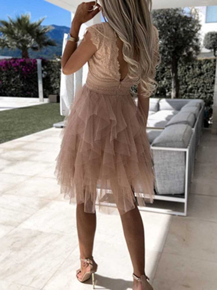 Damen-Étagenkleid mit V-Ausschnitt und Spitzenoberteil