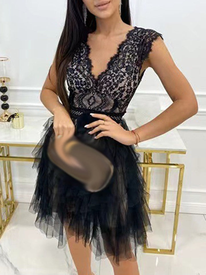 Damen-Étagenkleid mit V-Ausschnitt und Spitzenoberteil