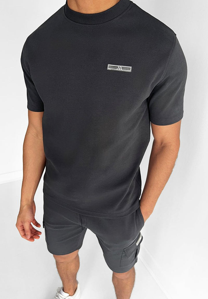 Sportliches Set für Männer mit T-Shirt und Shorts