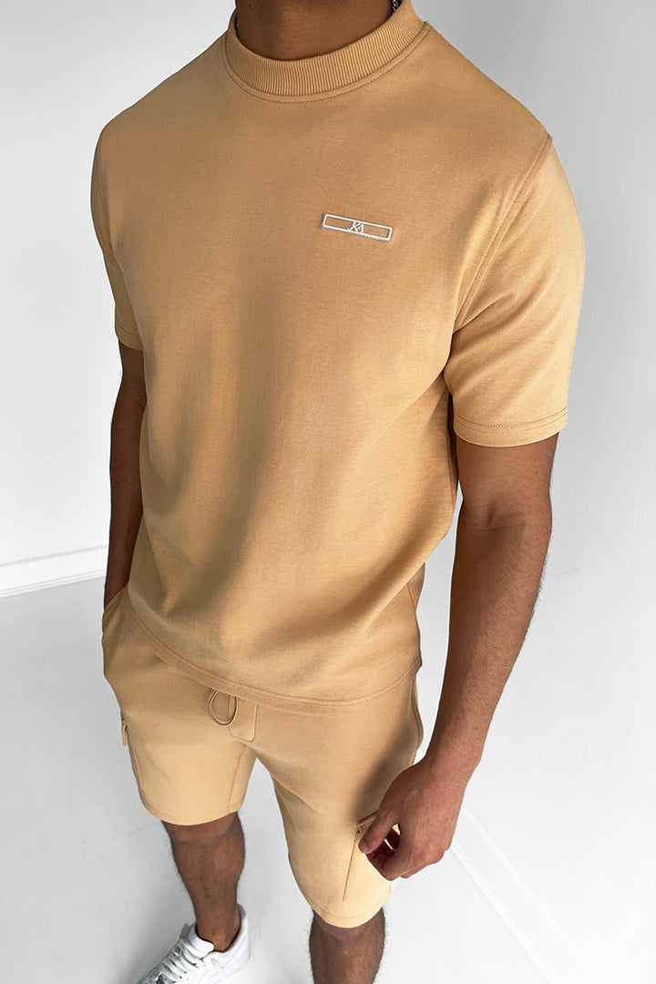 Sportliches Set für Männer mit T-Shirt und Shorts