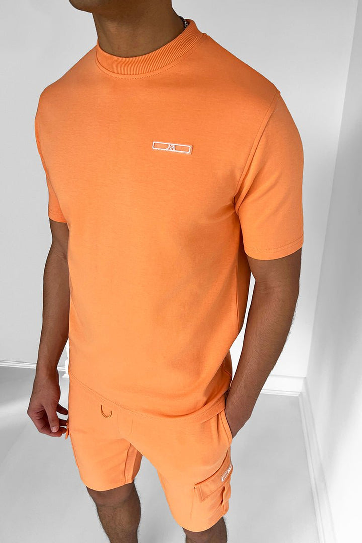 Sportliches Set für Männer mit T-Shirt und Shorts