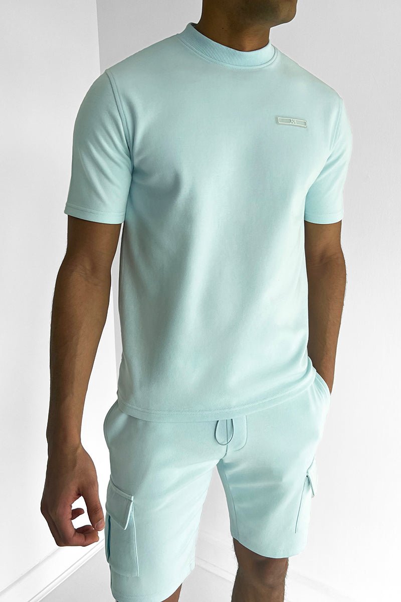 Sportliches Set für Männer mit T-Shirt und Shorts