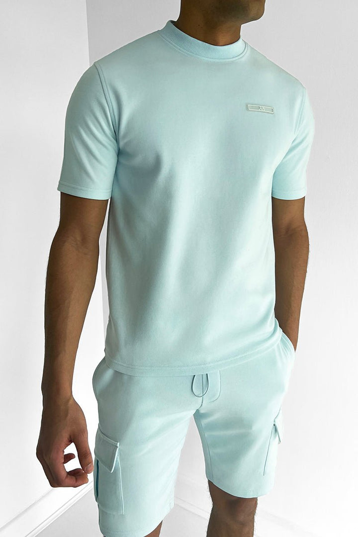 Sportliches Set für Männer mit T-Shirt und Shorts