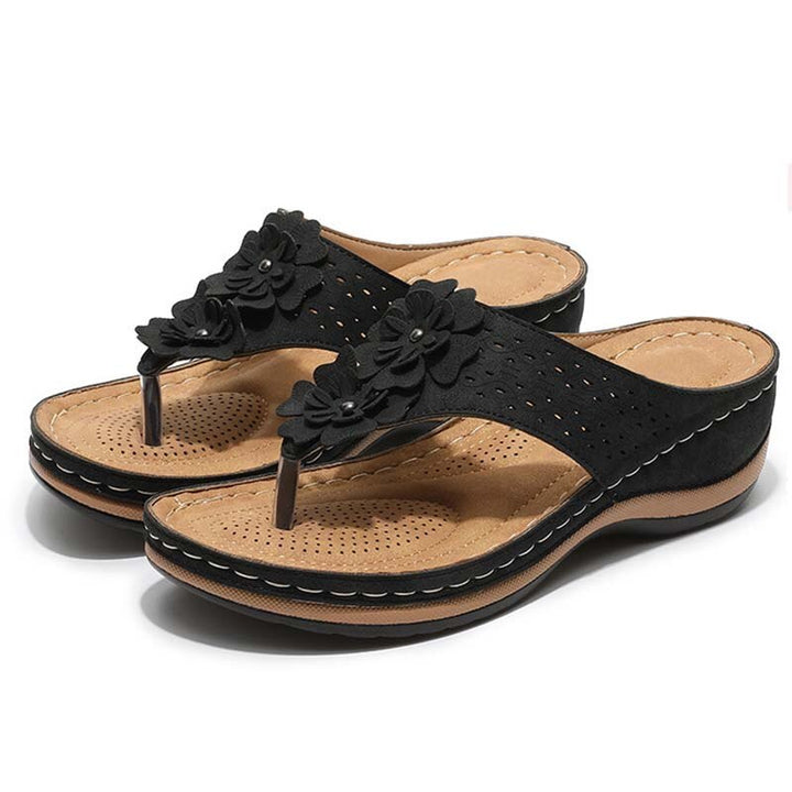 Damen Sommer Keilsandalen mit Ausschnitt-Detail and Blumenakzenten