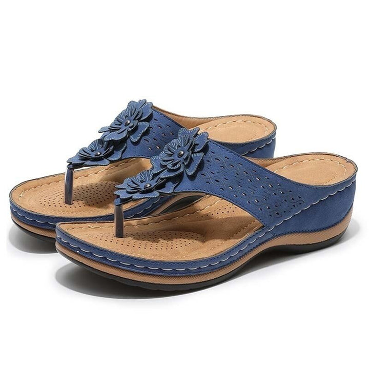 Damen Sommer Keilsandalen mit Ausschnitt-Detail and Blumenakzenten