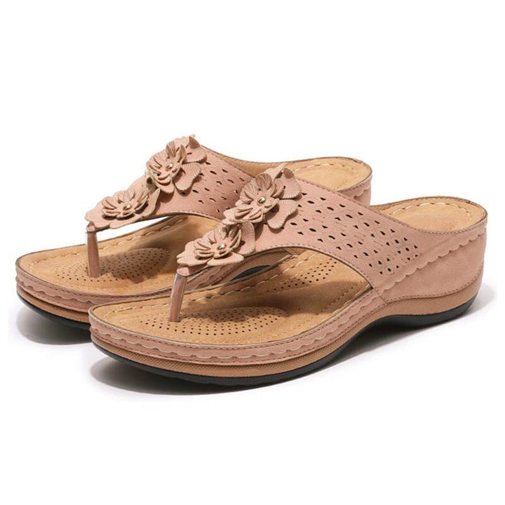 Damen Sommer Keilsandalen mit Ausschnitt-Detail and Blumenakzenten
